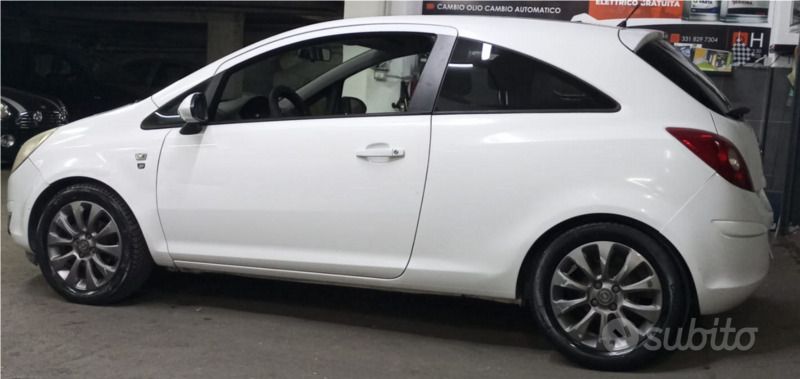 Usata Opel Corsa 80 CV (58 kW) 2010 Bianco Utilitaria