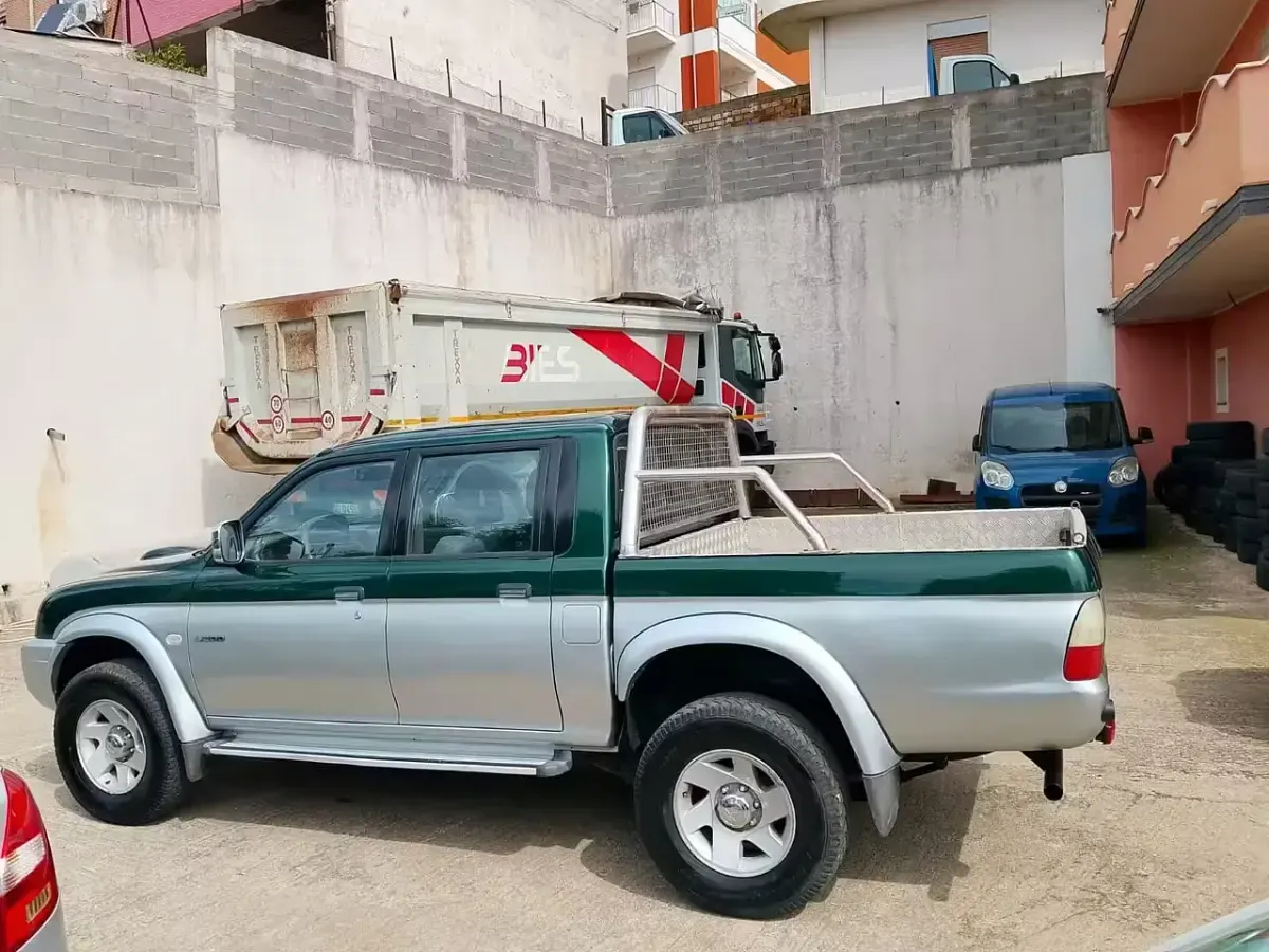Usata Mitsubishi L200 116 CV (85 kW) 2004 Verde Pick-up