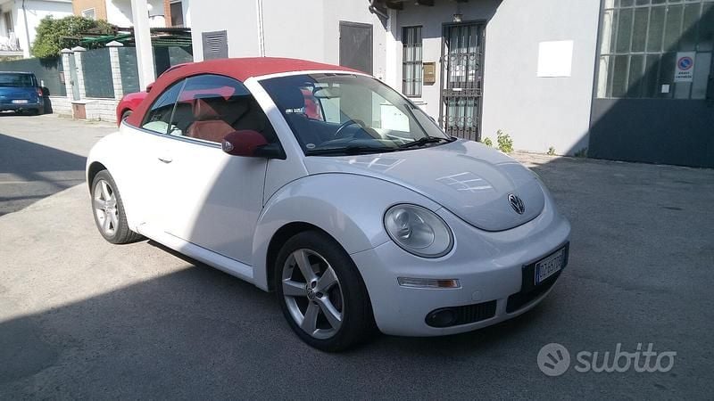 Usata VW Beetle 149 CV (109 kW) 2009 Bianco Cabrio