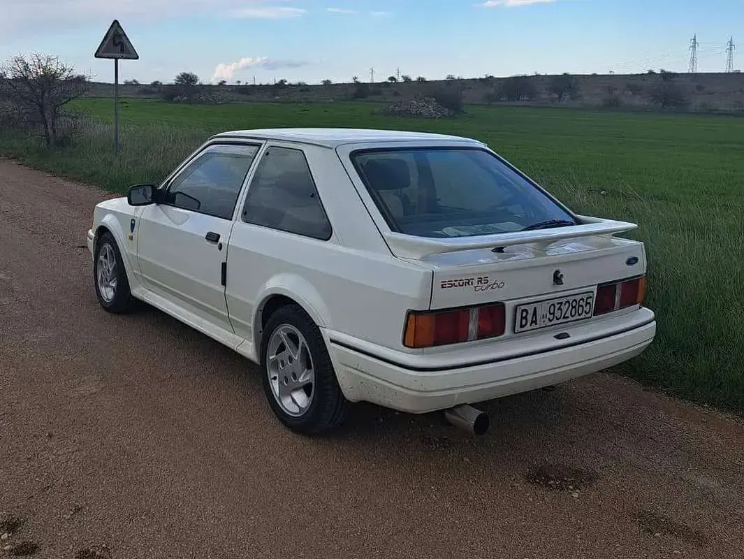 Usata Ford Escort RS 129 CV (94 kW) 1987 Bianco Berlina