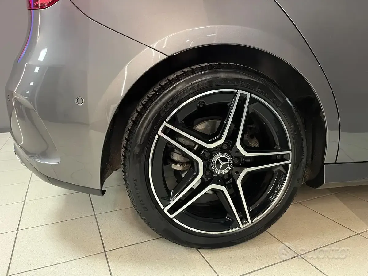 Usata Mercedes A180 Premium Plus 116 CV (85 kW) 2023 Grigio Berlina