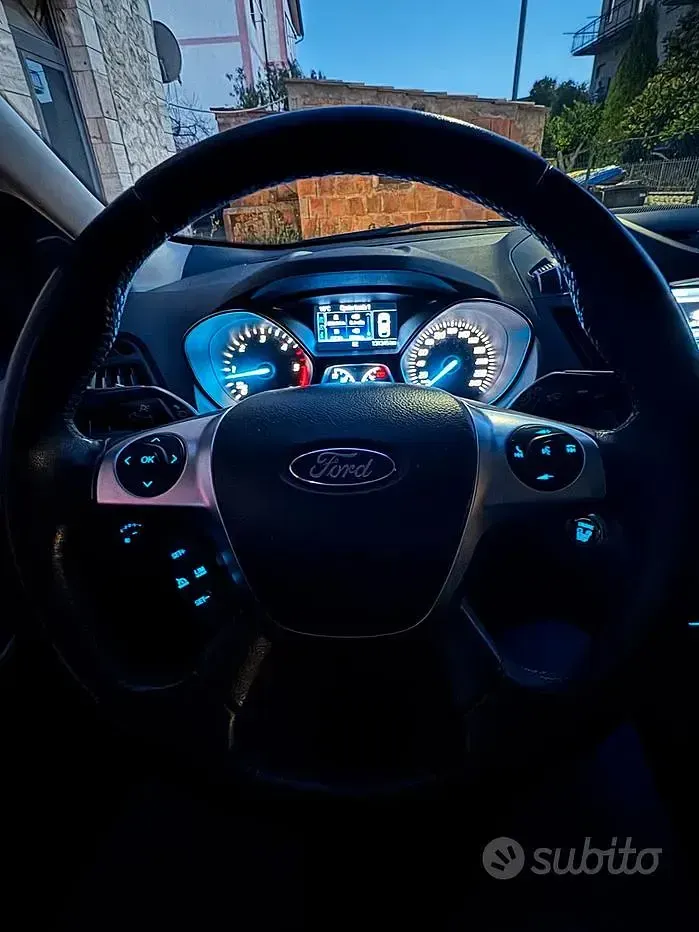 Usata Ford Kuga 120 CV (88 kW) 2016 Grigio SUV