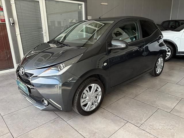 Usata Toyota Aygo X-clusiv 69 CV (50 kW) 2016 Grigio Utilitaria