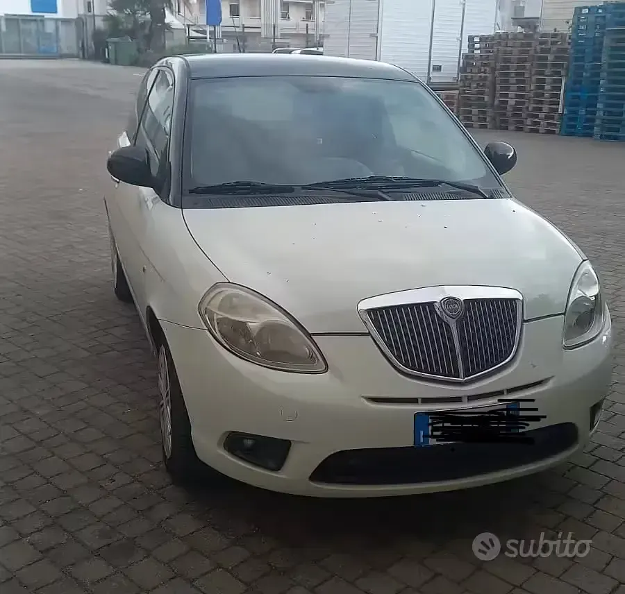 Usado Lancia Ypsilon 69 HP (50 kW) 2011 Branco Citadino