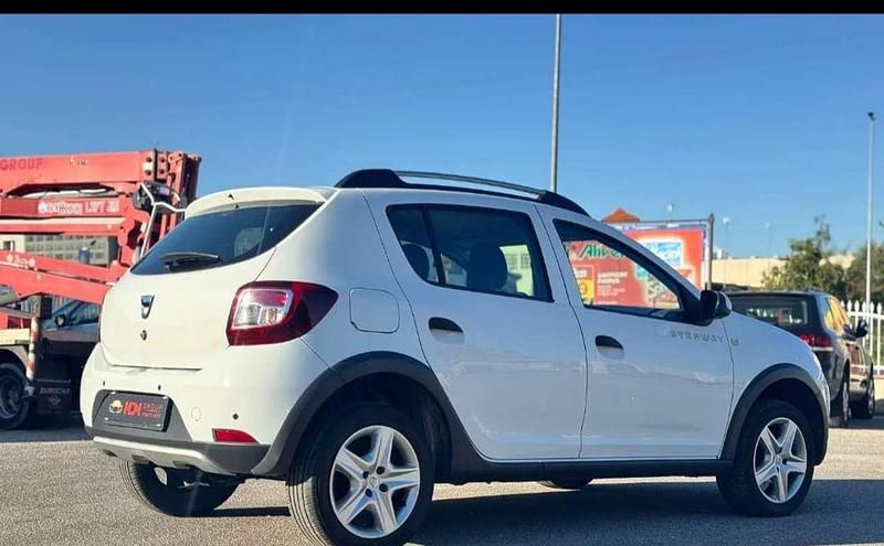 Usata Dacia Sandero Stepway 90 CV (66 kW) 2014 Berlina