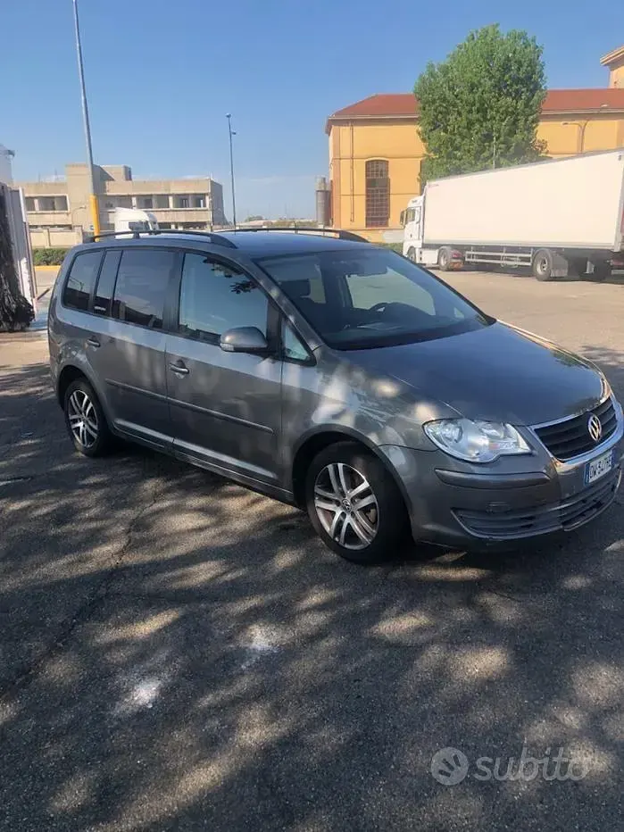 Usata VW Touran Trendline 109 CV (80 kW) 2009 Marrone Monovolume