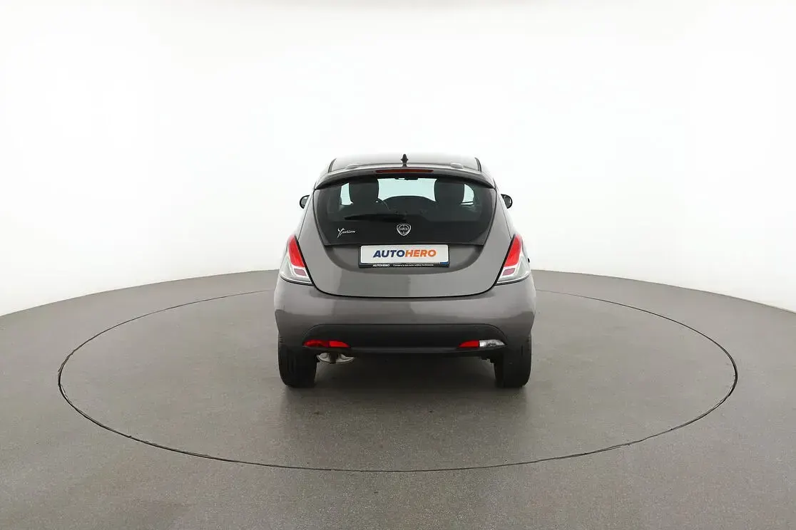 Usata Lancia Ypsilon 70 CV (51 kW) 2019 Grigio Utilitaria