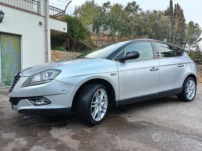 Usata Lancia Delta 190 CV (139 kW) 2011 Grigio Utilitaria