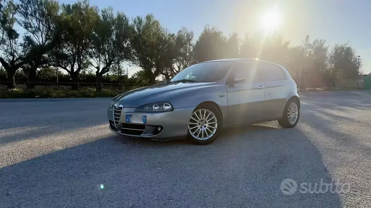 Usata Alfa Romeo 147 120 CV (88 kW) 2008 Grigio Utilitaria