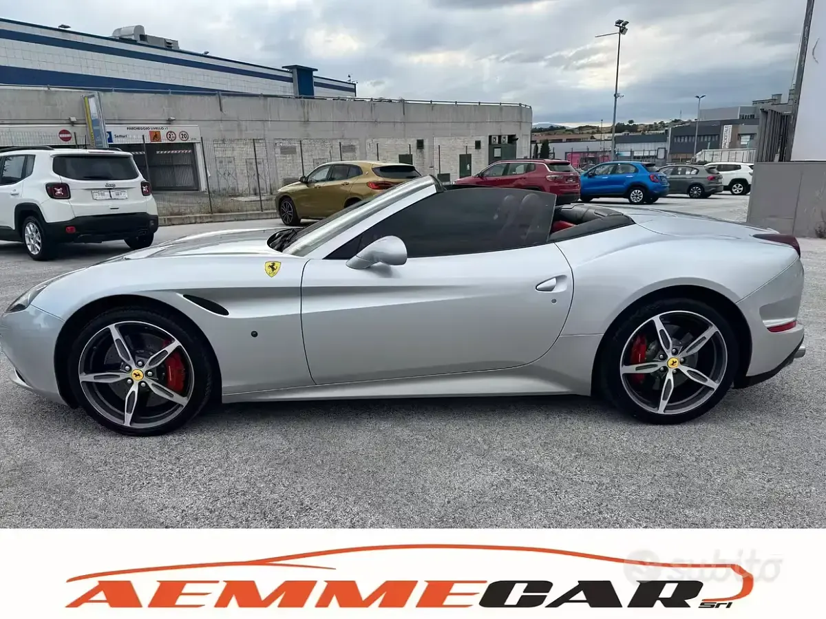 Usata Ferrari California 560 CV (411 kW) 2016 Cabrio