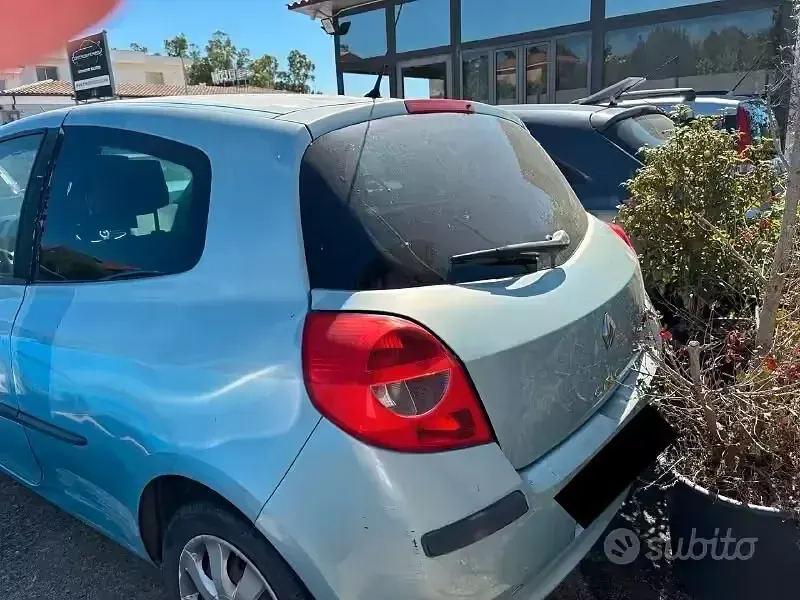 Usata Renault Clio II Dynamique 75 CV (55 kW) 2007 Bluazzurro Berlina