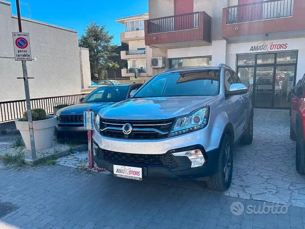 Usata SsangYong Korando Limited 178 CV (130 kW) 2018 Grigio SUV