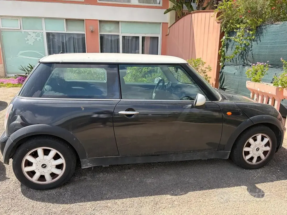 Usata Mini ONE 90 CV (66 kW) 2004 Nero Utilitaria