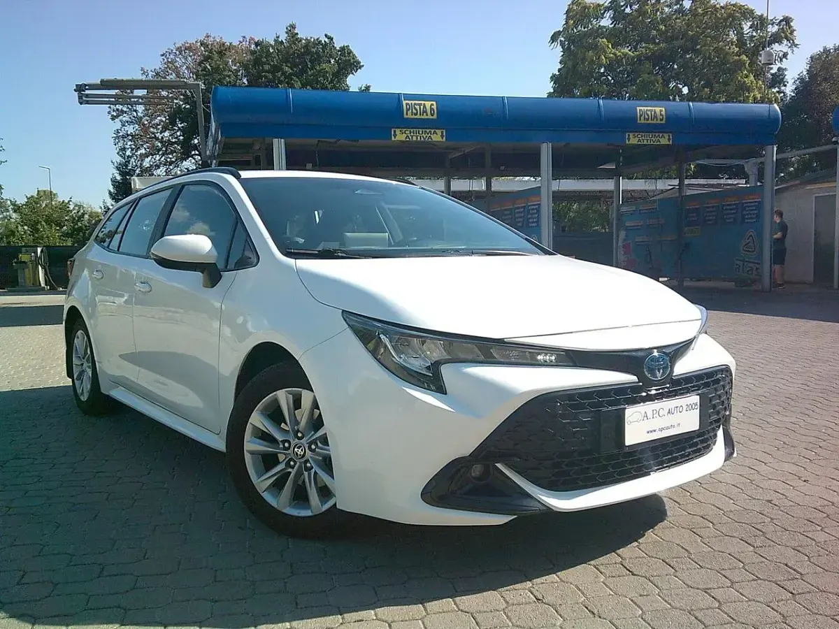Usata Toyota Corolla Business Edition 97 CV (71 kW) 2023 Bianco Station wagon