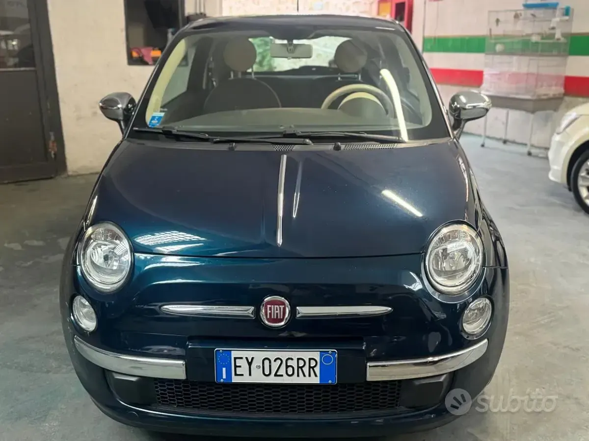 Begagnad Fiat 500 Lounge 69 HK (50 kW) 2015 Blå Sedan
