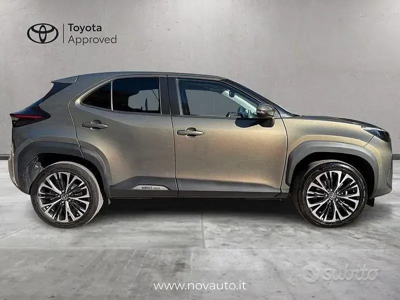Usata Toyota Yaris Cross Lounge 116 CV (85 kW) 2022 Marrone SUV
