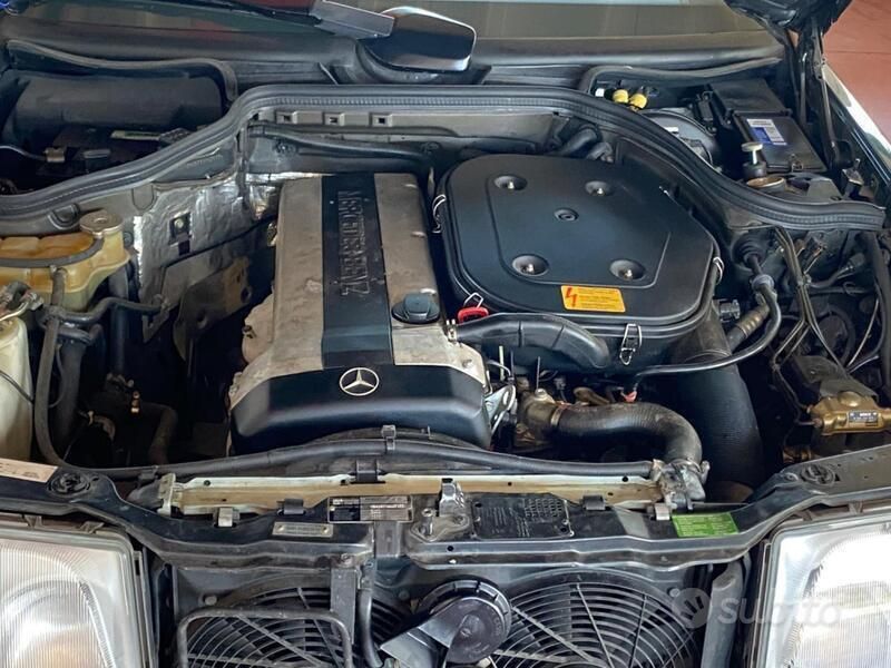 Usata Mercedes E300 220 CV (161 kW) 1992 Nero Cabrio
