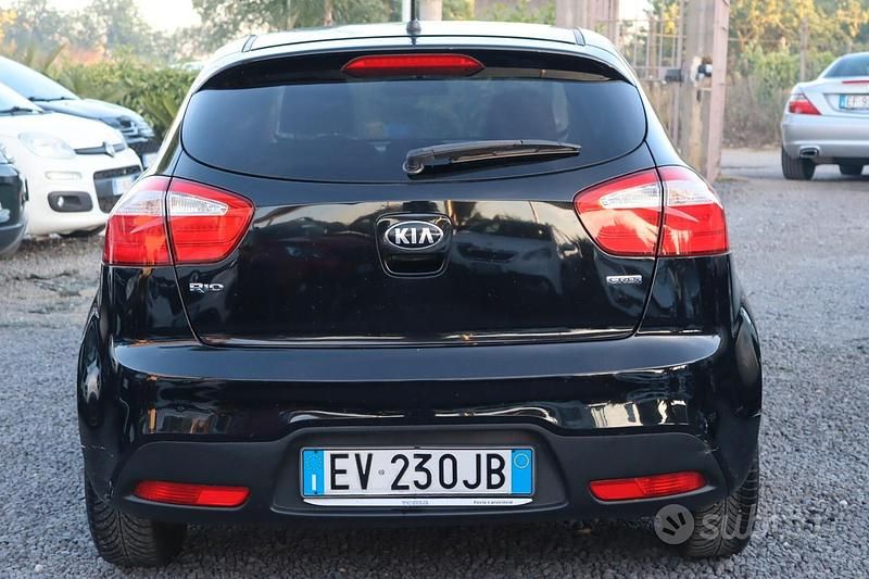 Usata Kia Rio 75 CV (55 kW) 2014 Nero Berlina