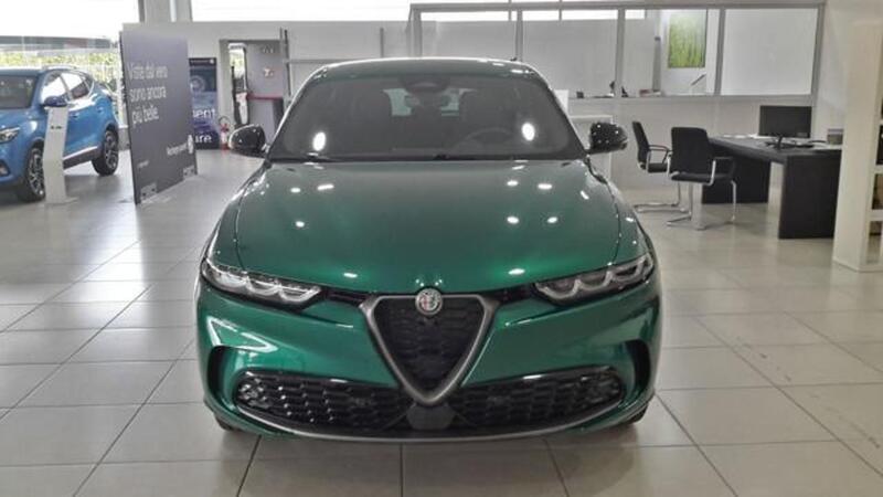 Usato 2023 Alfa Romeo Crosswagon 1.3 El_Hybrid 280 CV (46.900 €)