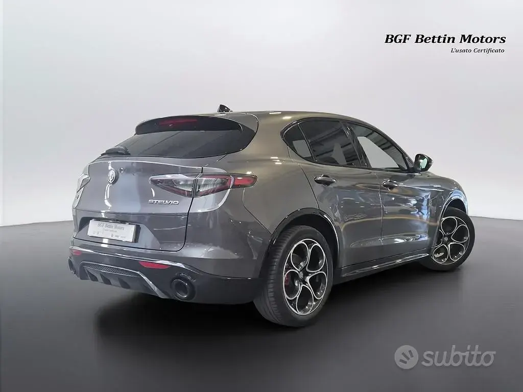 Usata Alfa Romeo Stelvio Veloce 209 CV (153 kW) 2024 Grigio vesuvio SUV