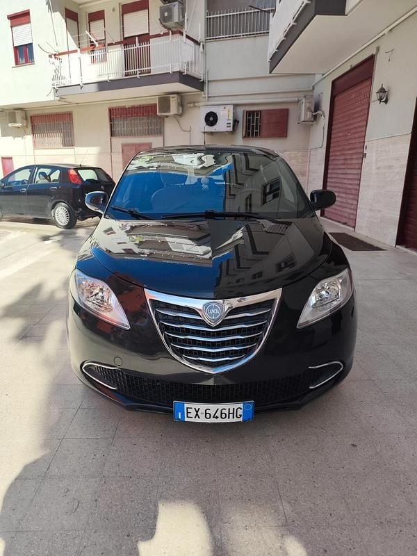 Usata Lancia Ypsilon S 95 CV (69 kW) 2014 Nero Utilitaria