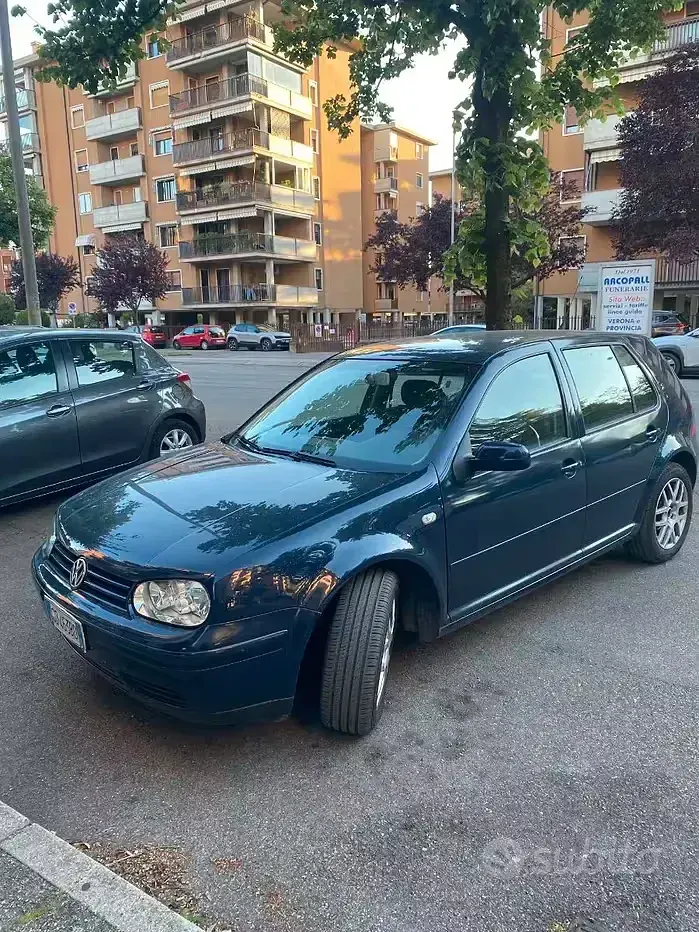 Usata VW Golf IV 105 CV (77 kW) 2002 Bluazzurro Berlina