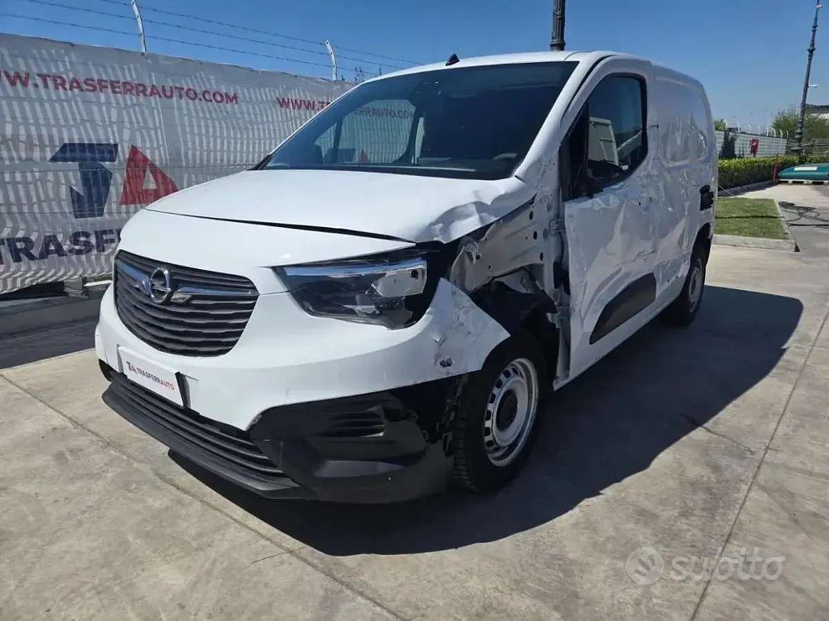Usata Opel Combo S 102 CV (75 kW) 2024 Monovolume