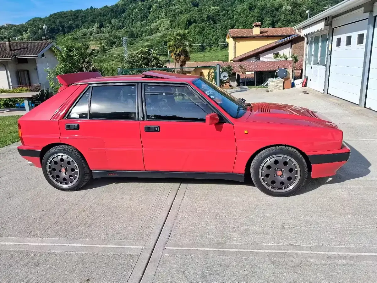 Usata Lancia Delta 196 CV (144 kW) 1990 Rosso Utilitaria