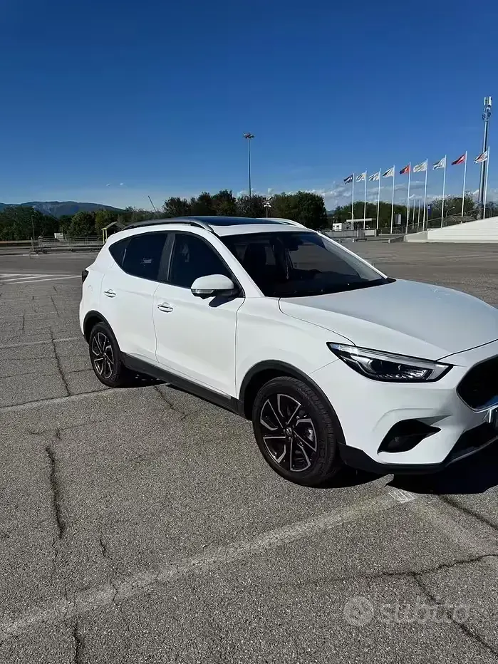 Usata MG ZS Luxury 111 CV (81 kW) 2023 Bianco SUV