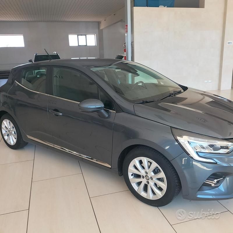 Usata Renault Clio V 86 CV (63 kW) 2021 Grigio Berlina