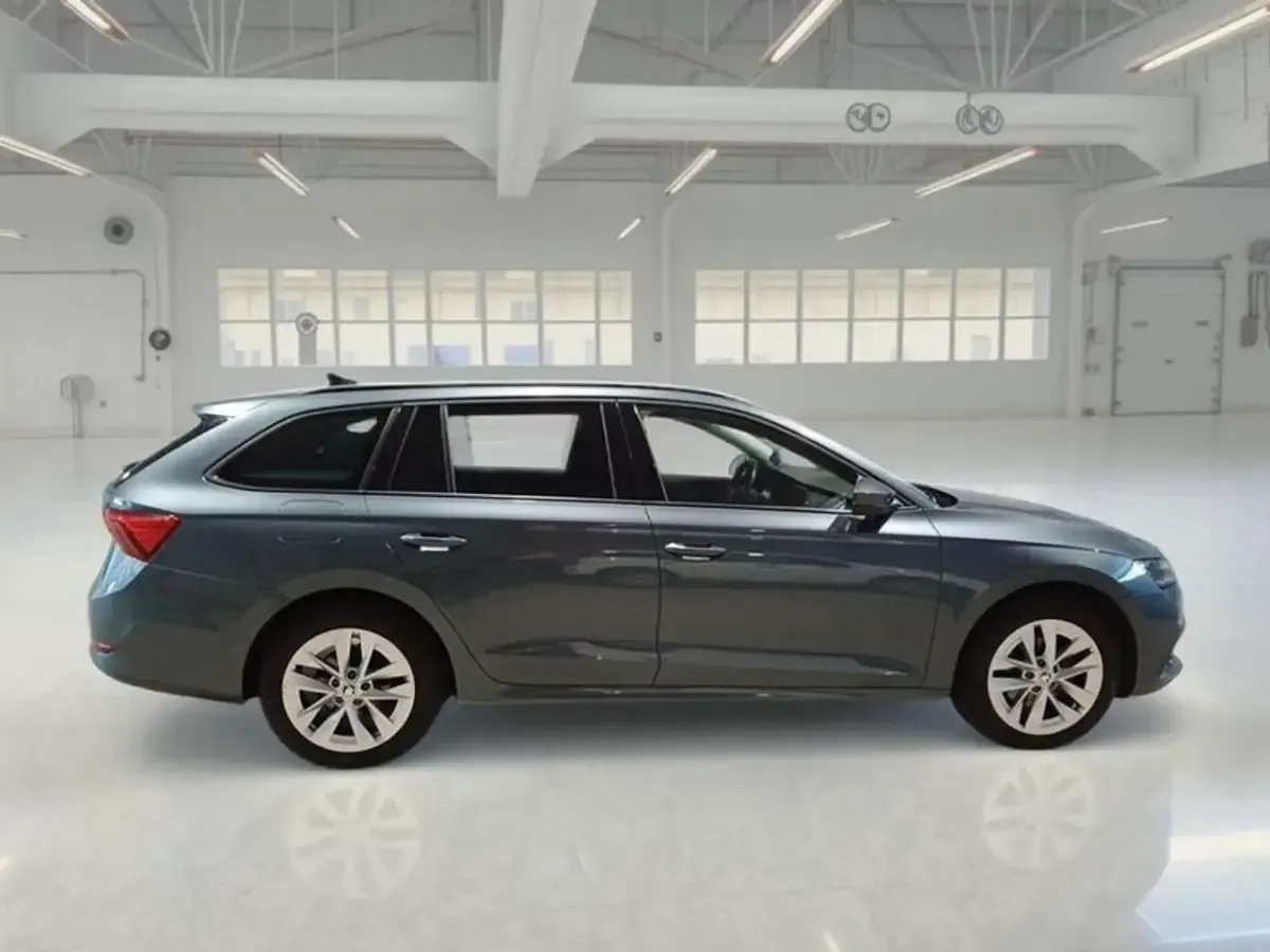 Usata Skoda Octavia Executive 150 CV (110 kW) 2021 Grigio Station wagon