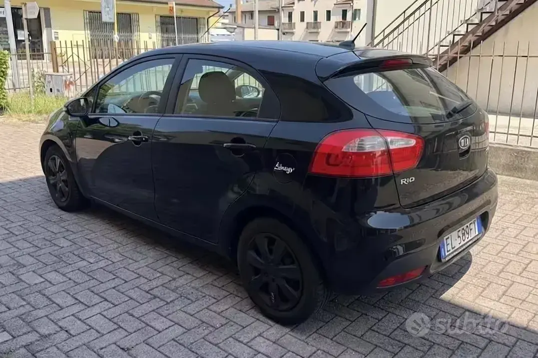 Usata Kia Rio 85 CV (62 kW) 2011 Nero Berlina