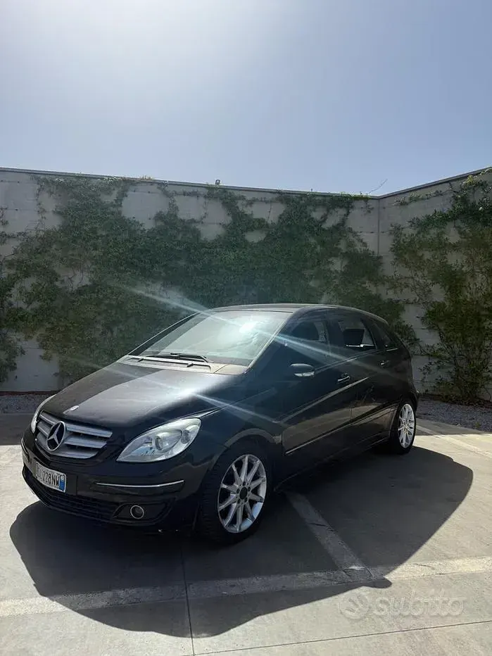 Usata Mercedes B180 109 CV (80 kW) 2007 Nero Monovolume