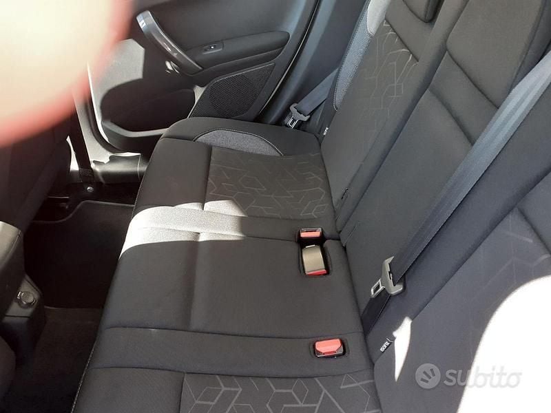 Usata Peugeot 2008 Active 75 CV (55 kW) 2017 Bianco SUV