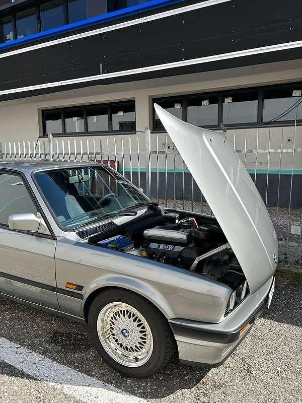 Usata BMW 318 116 CV (85 kW) 1988 Argento Berlina
