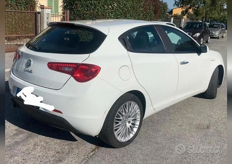 Usata Alfa Romeo Giulietta 2012 Bianco Utilitaria