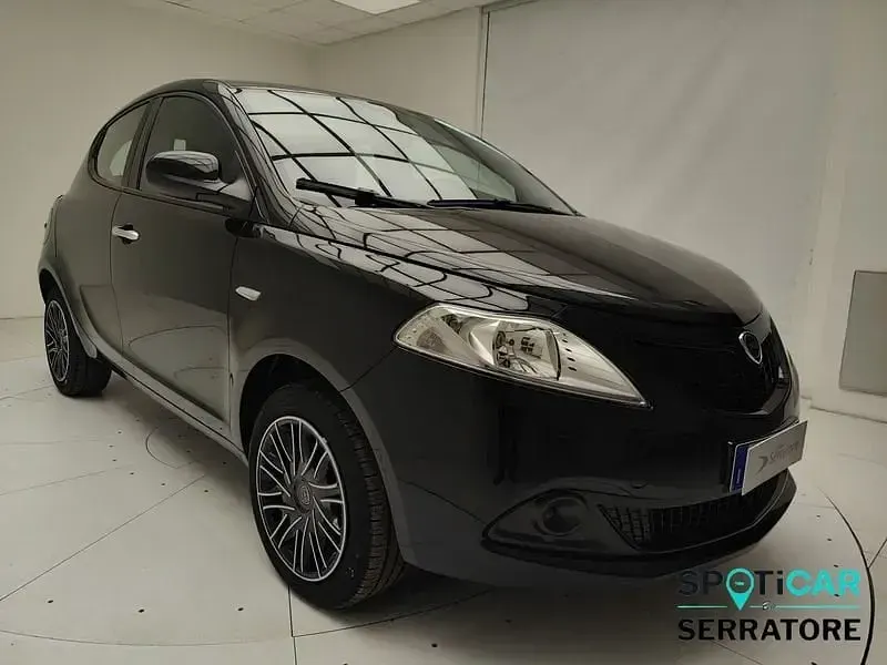 Usata Lancia Ypsilon Silver 70 CV (51 kW) 2024 Nero Utilitaria