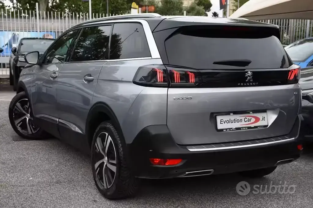 Usata Peugeot 5008 GTi 131 CV (96 kW) 2024 Grigio metallizzato SUV