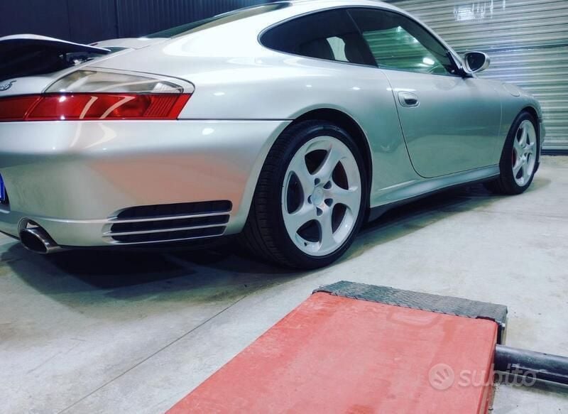 Usata Porsche 911 Carrera 320 CV (235 kW) 2002 Grigio Coupé