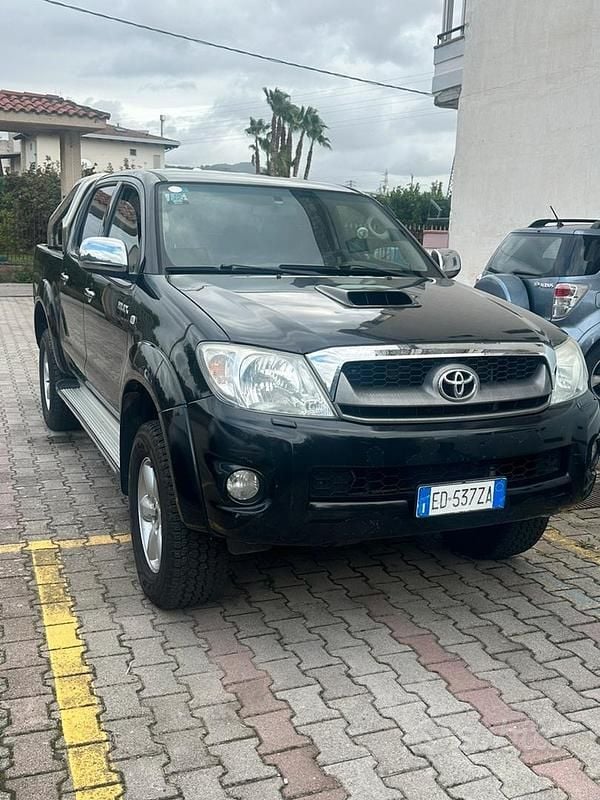 Usata 2010 Toyota HiLux Pick-up | 16.200 € (Buon prezzo) - Immagine 1/4