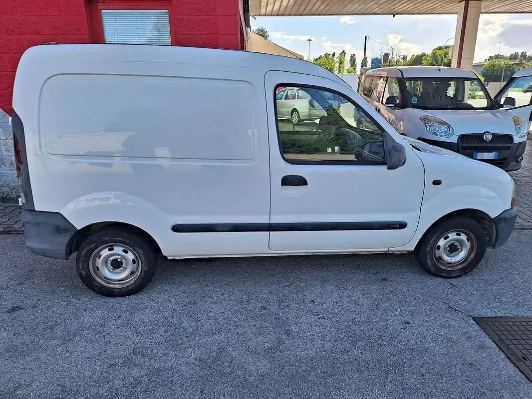 Usata Renault Kangoo 64 CV (47 kW) 1999 Monovolume