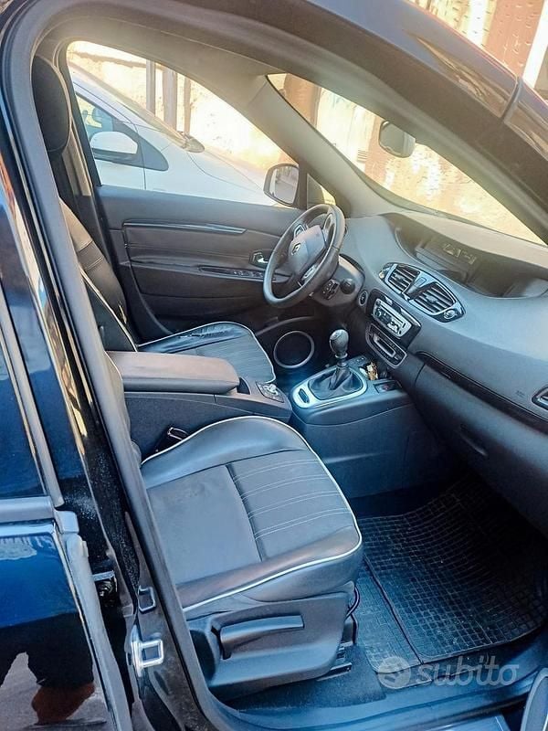 Usata Renault Scénic III 110 CV (80 kW) 2012 Nero Monovolume