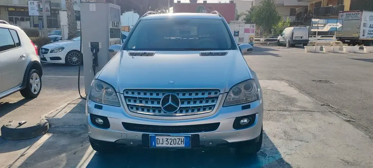 Usata Mercedes ML320 224 CV (164 kW) 2007 Argento SUV