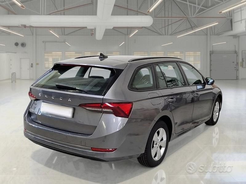 Usata Skoda Octavia Executive 150 CV (110 kW) 2023 Grigio Station wagon