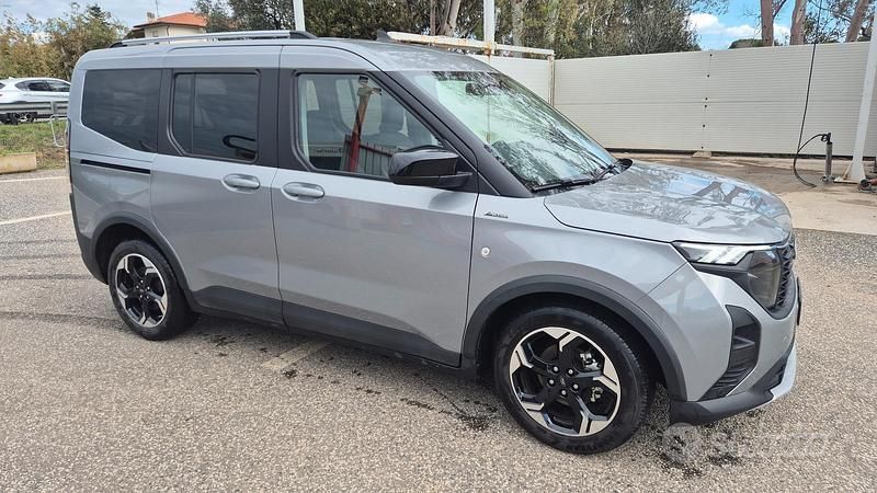 Usata Ford Tourneo Active 2025 Grigio Berlina