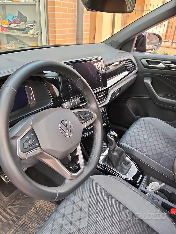 Usata VW T-Roc 110 CV (80 kW) 2024 Nero SUV