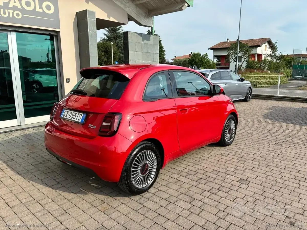 Używany Fiat 500e Red 42 kW (58 KM) 2025 Czerwony Sedan/Limuzyna
