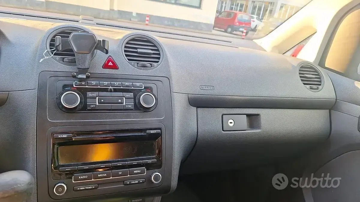 Usata VW Caddy 140 CV (102 kW) 2015 Nero Monovolume