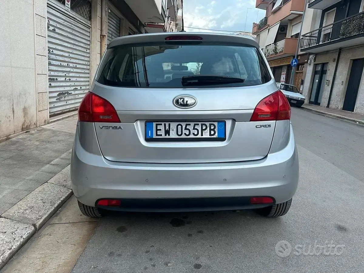 Usata Kia Venga 90 CV (66 kW) 2014 Grigio Utilitaria