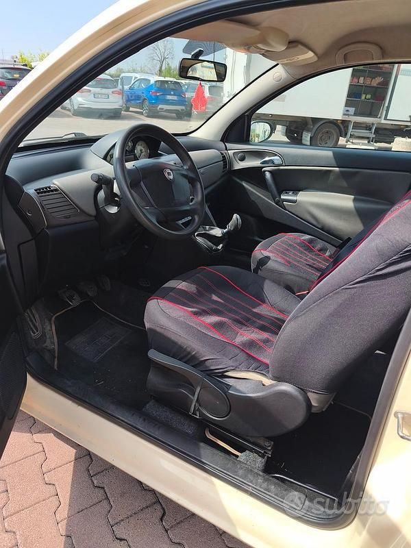 Usata Lancia Ypsilon 60 CV (44 kW) 2006 Marrone Utilitaria